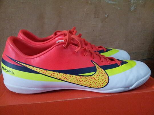 Terjual sepatu futsal nike mercurial 