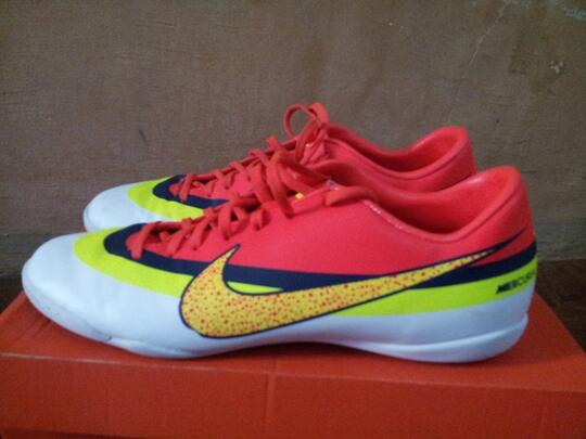 Terjual sepatu futsal nike mercurial 