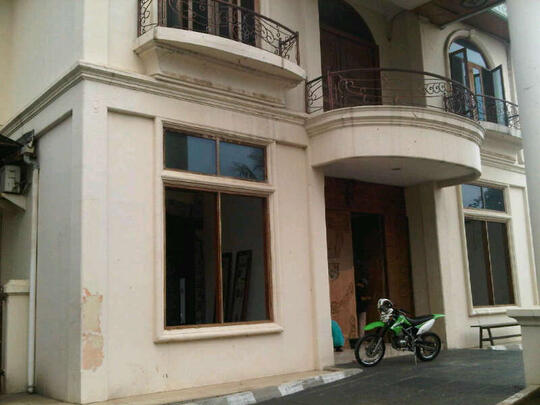 RUMAH MEWAH, PULOGEBANG-CAKUNG, SANGAT STRATEGIS, FULL JATI FURNISHED.