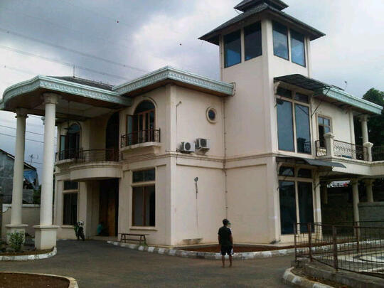 RUMAH MEWAH, PULOGEBANG-CAKUNG, SANGAT STRATEGIS, FULL JATI FURNISHED.