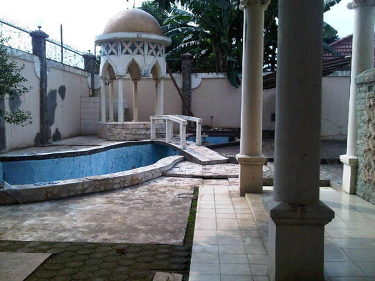 RUMAH MEWAH, PULOGEBANG-CAKUNG, SANGAT STRATEGIS, FULL JATI FURNISHED.