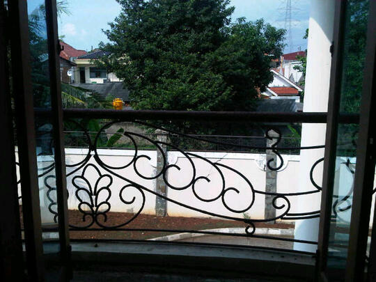 RUMAH MEWAH, PULOGEBANG-CAKUNG, SANGAT STRATEGIS, FULL JATI FURNISHED.