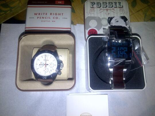 Terjual FOR SELL FOSSIL WATCH 2PCS 