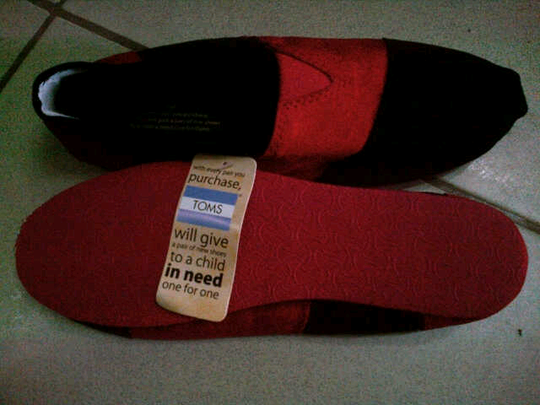 Terjual JUAL SEPATU MERK TOMS made in 