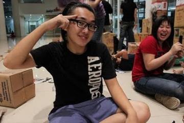 Bingung ber ekspresi saat di foto, jadi begini ujung-ujungnya Hi..Hi..Hi