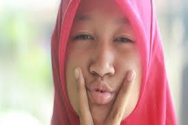 Bingung ber ekspresi saat di foto, jadi begini ujung-ujungnya Hi..Hi..Hi