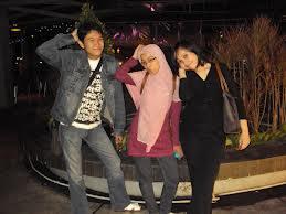 Bingung ber ekspresi saat di foto, jadi begini ujung-ujungnya Hi..Hi..Hi