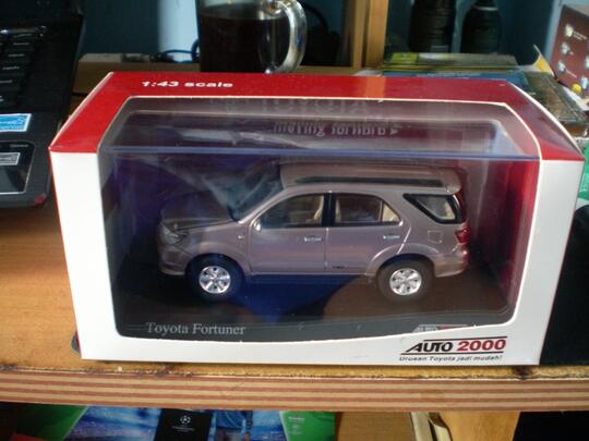 diecast toyota fortuner