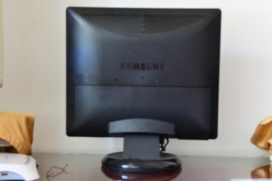 Terjual Monitor LCD Samsung 19\