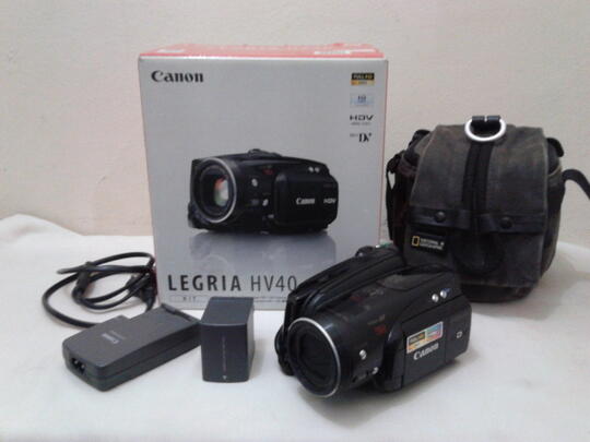 terjual handycam canon legria hv40 full hd