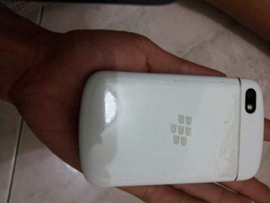 Q10 white maknyussss...garansi berrindo masih panjang... pemakaian 1 bulanan.