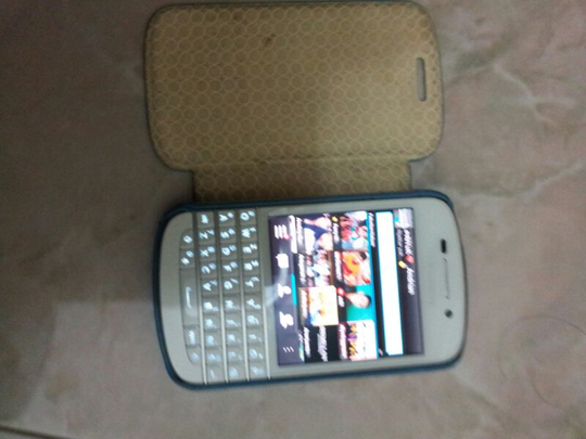 Q10 white maknyussss...garansi berrindo masih panjang... pemakaian 1 bulanan.