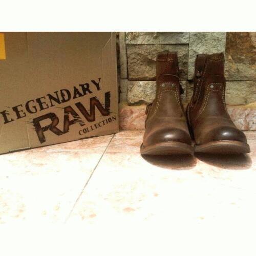 caterpillar type boots