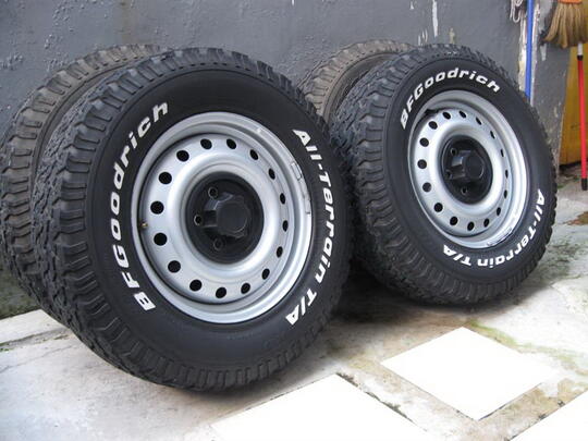 Bf Goodrich At >> Terjual Ban Bf Goodrich At 225 75 16 Inch Plus Velg Kaleng Modif Dop Jeep Bf Goodrich At >> Terjual Ban Bf Goodrich At 225 75 16 Inch Plus Velg Kaleng Modif Dop Jeep