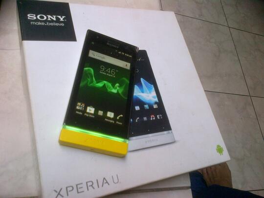 Sony Xperia U ST25i Kumquat Fullset Mulus, LCD baru