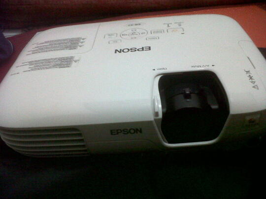 Terjual LCD Projector Second EPSON EB 