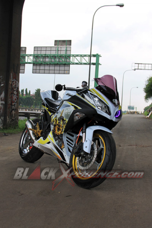 Dijual ninja 250 fi putih bulan 11 tahun 2012