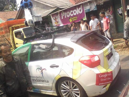 Tabrak Lari Mobil Google Streetview Kabur