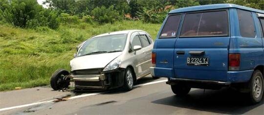 YANG SUKA LEWAT BAHU JALAN DI TOL, OTAK LU DI DENGKUL!