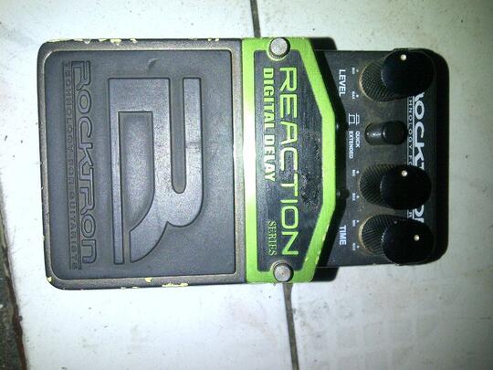 di jual senjata pribadi zoom b2.1u,wah by revolt,rocktron digital delay MURAH