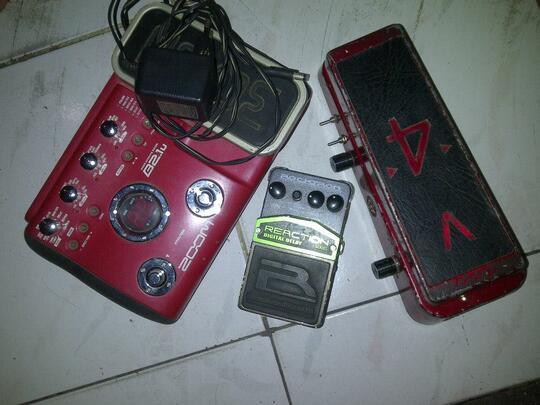 di jual senjata pribadi zoom b2.1u,wah by revolt,rocktron digital delay MURAH