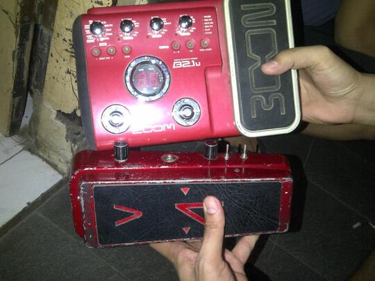 di jual senjata pribadi zoom b2.1u,wah by revolt,rocktron digital delay MURAH