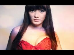 Pilih mana gan .. Nikita mirzani Apa Zaskia gotik