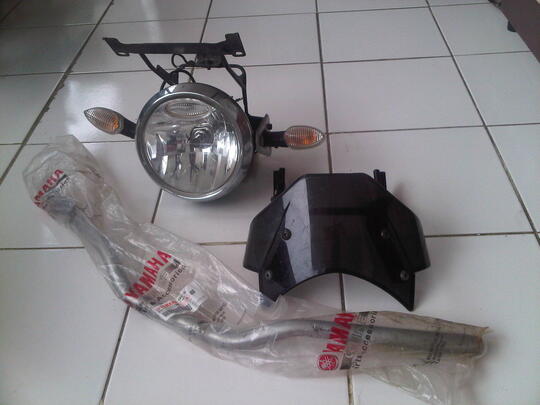 Terjual headlamp vixion  bulat  lampu  visor braket dan 