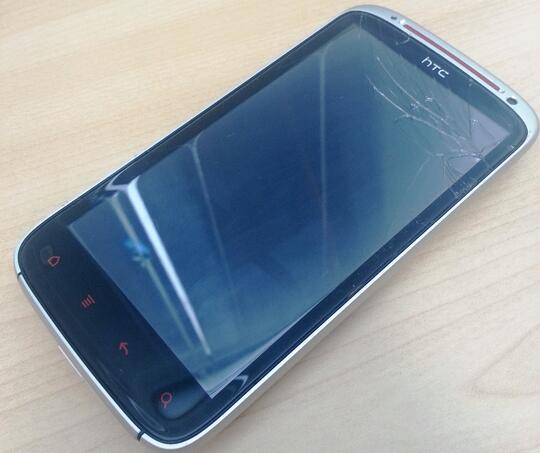 HTC Sensation XE Layar Retak