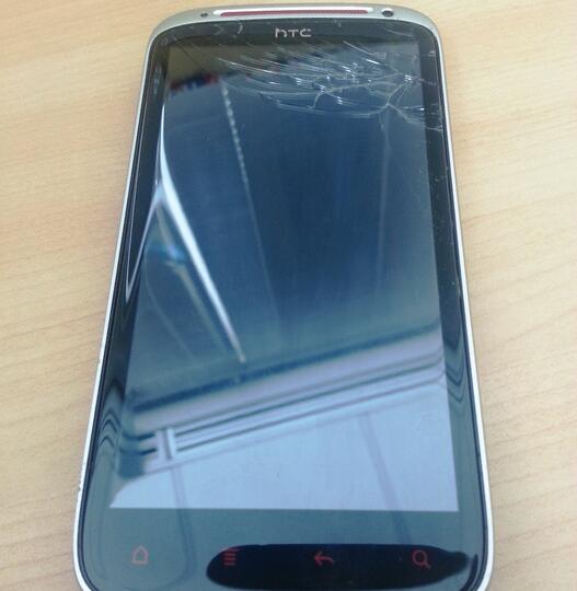 HTC Sensation XE Layar Retak