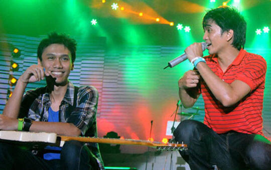 ~๑๑.9 Lagu Indonesia Bakal Bikin Pacar Agan 'Meleleh'.๑๑~