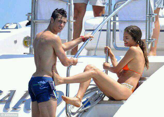 sexynya istri/pacar sepakbola dunia (bb dikit)