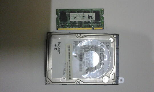 HDD laptop Hitachi 250 GB dan ram ddr 2 1gb jogja