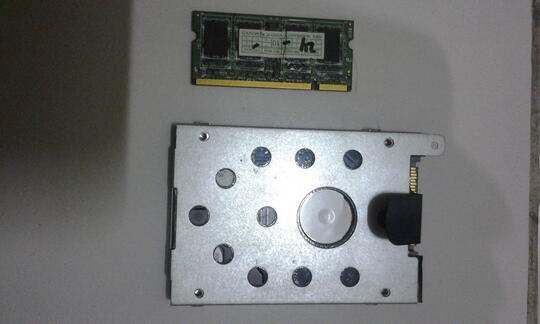 HDD laptop Hitachi 250 GB dan ram ddr 2 1gb jogja