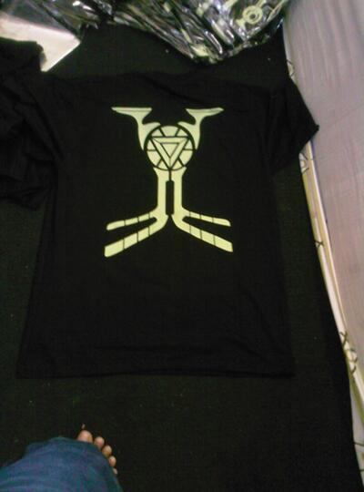 JUAL OBRAL KAOS SISA PRODUKSI (SABLON GLOW IN THE DARK)-BANDUNG