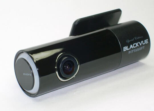 Mau aman di jalanan dan tempat parkir? blackbox khusus mobil = Black Vue