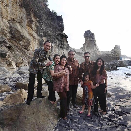 KejanggAlan di FOto Keluarga Ibu Ani Yudhoyono