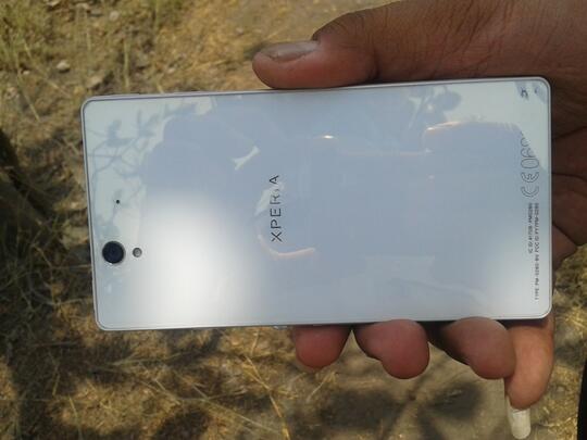 <<Sony Xperia Z white Resmi Mulus Murah Surabaya>>