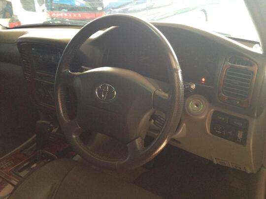 Jual Landcruiser VX 2002... HITAM Metalik...AT Diesel.MOBIL ANTIK... SIAP PAKAI... :)