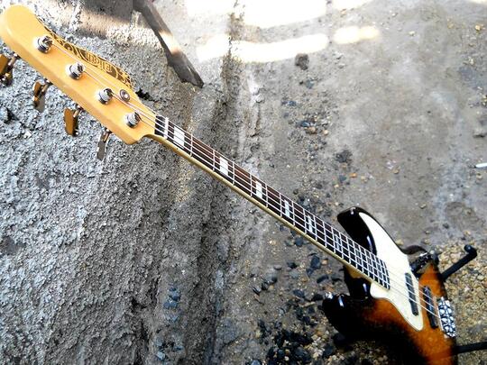 elioth jazz bass