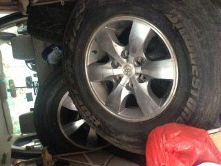 velg dan ban Fortuner 16inc mulus terawat