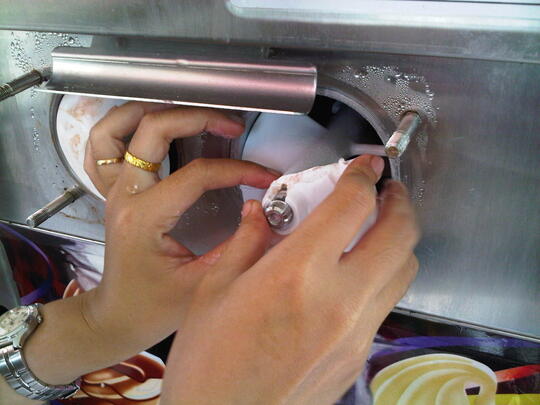 Mencari Spare Part / Suku Cadang Mesin Soft Es Krim
