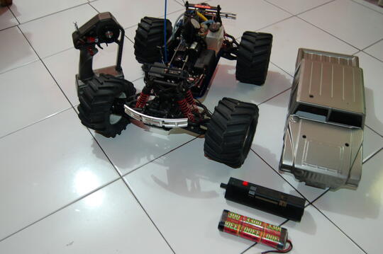 Terjual TRAXXAS TMAXX 2.5,SUMMIT,body 