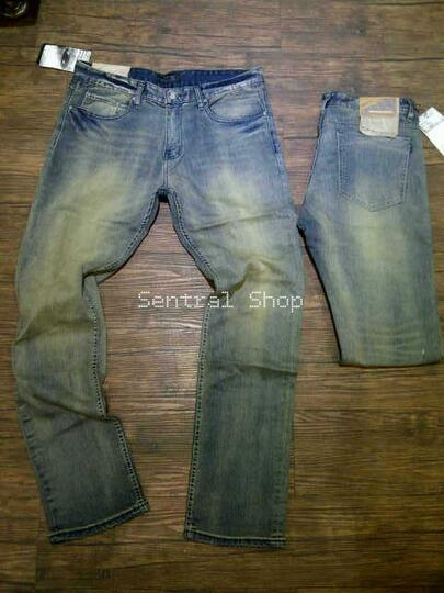 Terjual Celana Jeans dan Baju LEVIS 100 