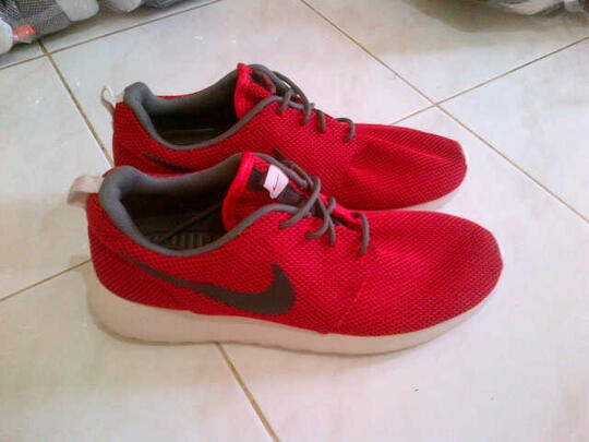 Terjual sepatu nike roshe run original size hanya ada 41 42 42,5 original |  KASKUS