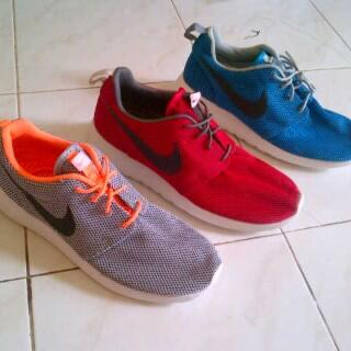 Terjual sepatu nike roshe run original size hanya ada 41 42 42,5 original |  KASKUS