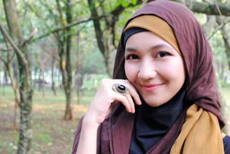 10 Karakter Perempuan Sholihah