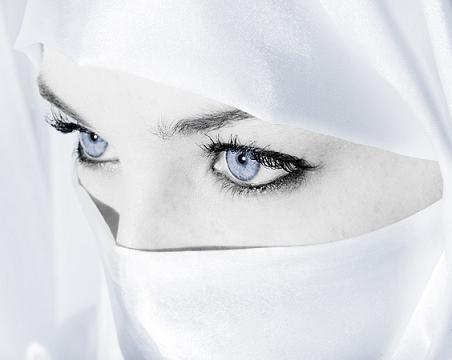 10 Karakter Perempuan Sholihah
