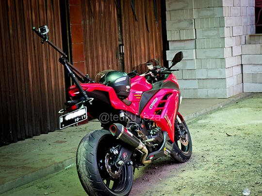 Ninja 250 FI rasa ZX6R