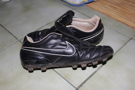 Terjual sepatu bola NIKE TIEMPO CLASSIC 